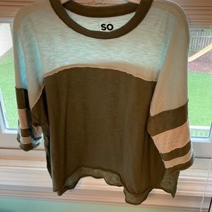 Oversized cropped shirt